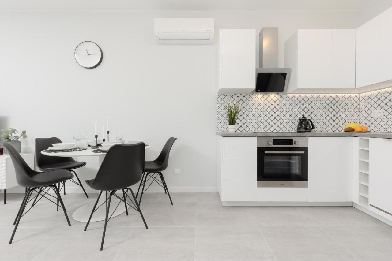 Apartment With Balcony By The Park In By Renters Prestige *