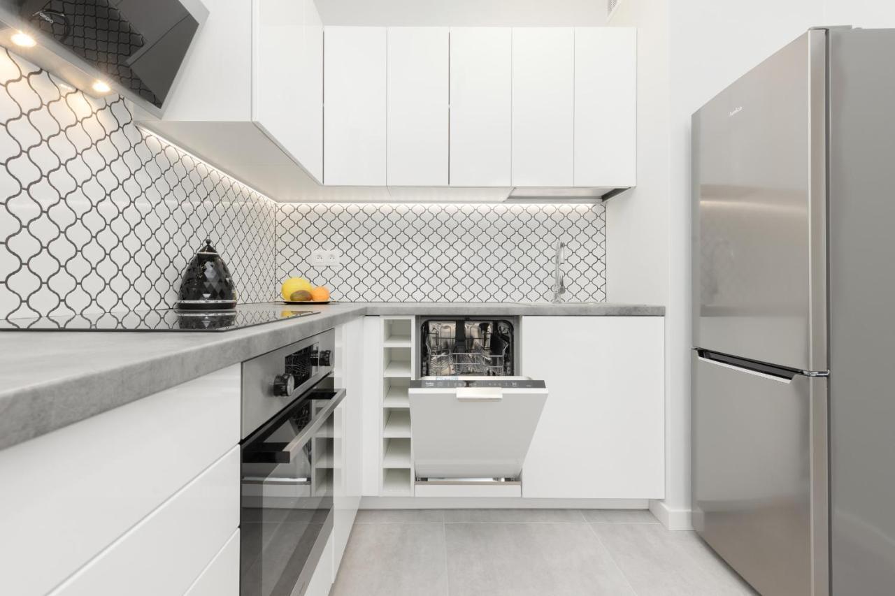 Apartment With Balcony By The Park In By Renters Prestige Lodz (Lodz)