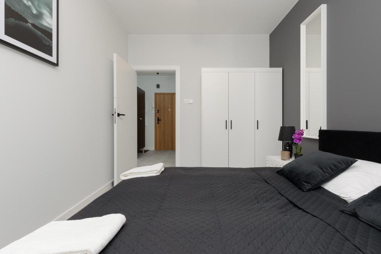 With Balcony By The Park In By Renters Prestige Apartment Lodz (Lodz)