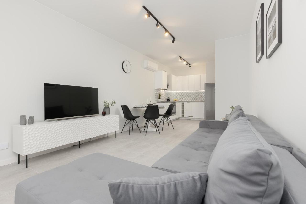 Apartment With Balcony By The Park In By Renters Prestige *