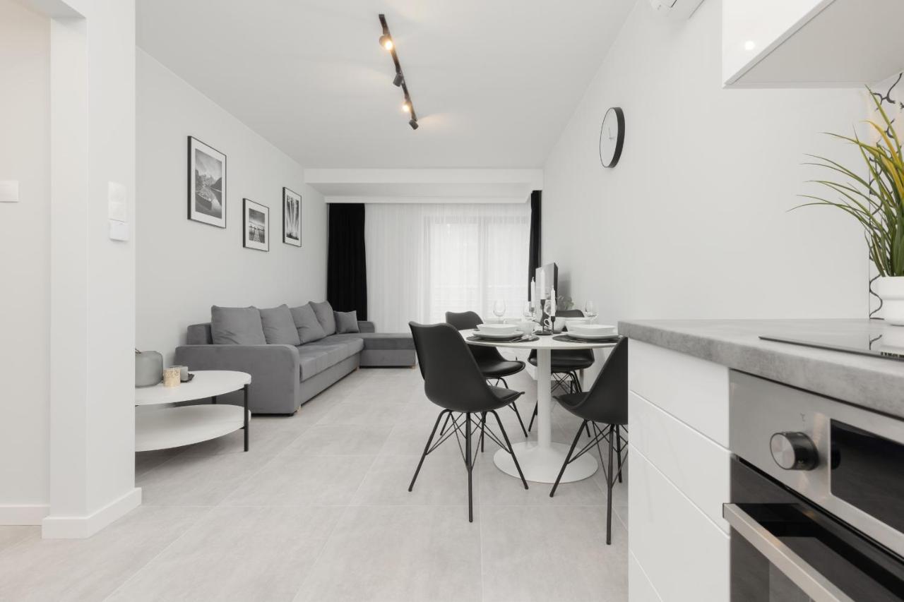 With Balcony By The Park In By Renters Prestige Apartment Lodz (Lodz)