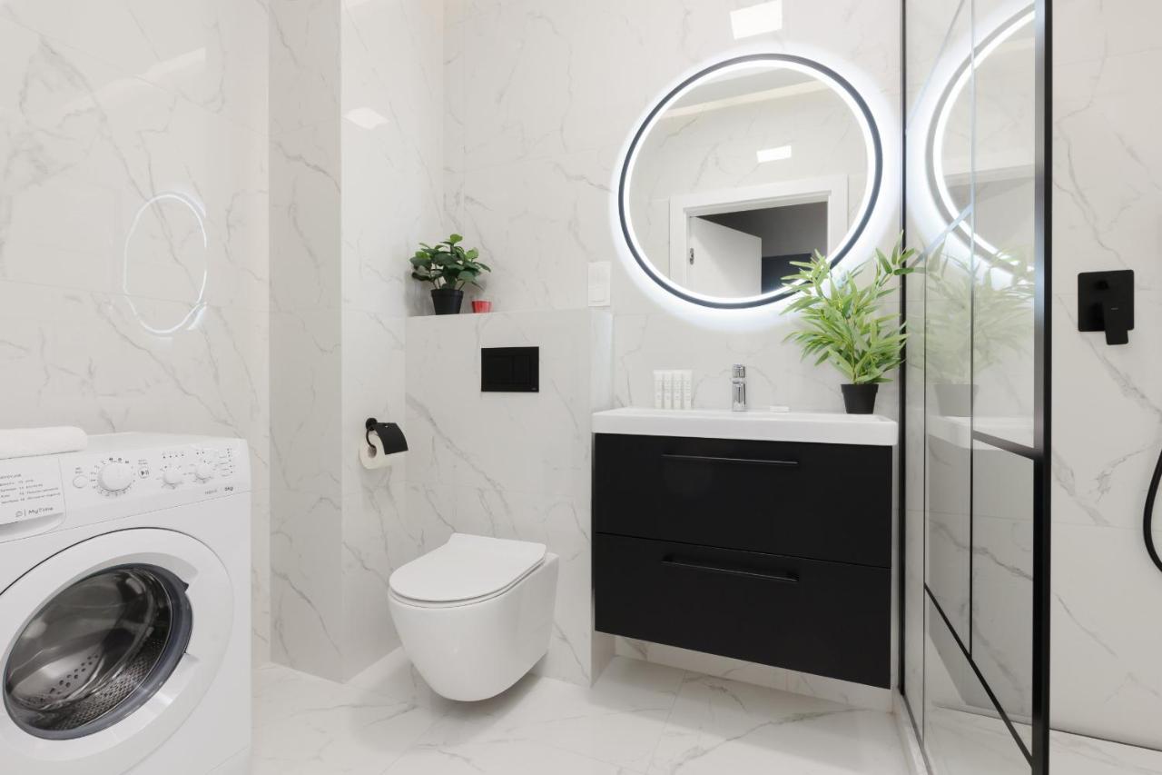 With Balcony By The Park In By Renters Prestige * Lodz (Lodz)